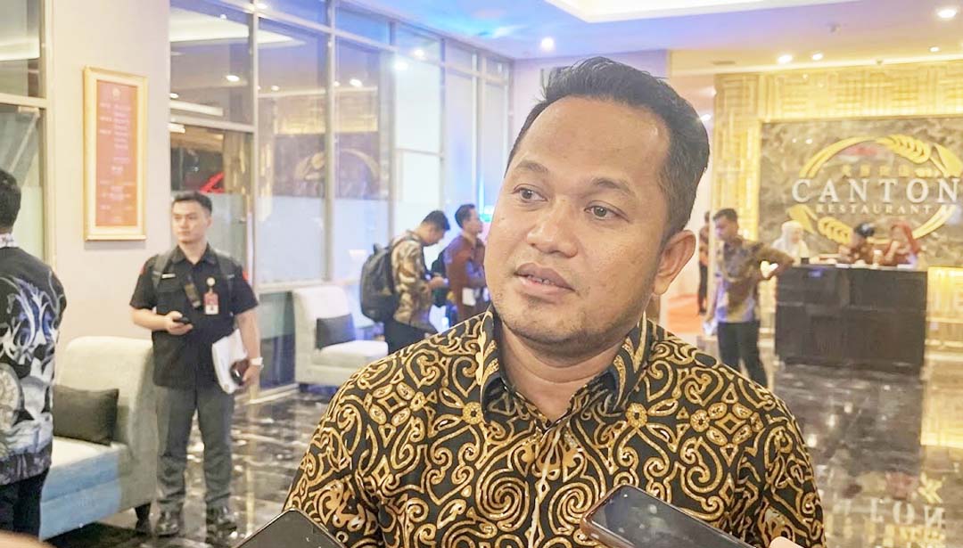 Kaltim Dikepung Asap Karhutla, Gubernur Rudy Mas’ud Malah ‘Check-Up’ ke Singapura: Publik Soroti Prioritas Pemimpin!